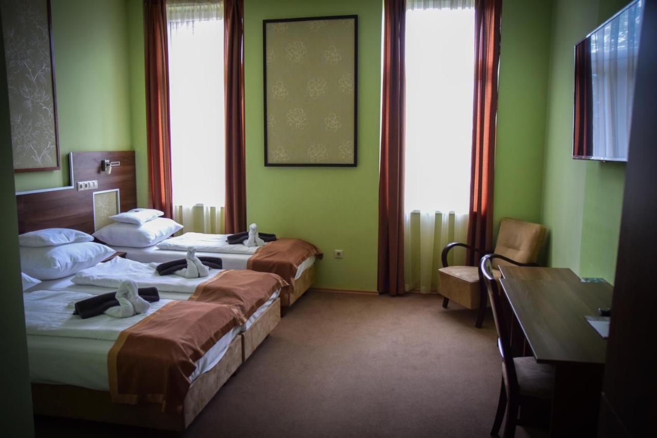 Koeroes Panzio Es Etterem Hotel 3*